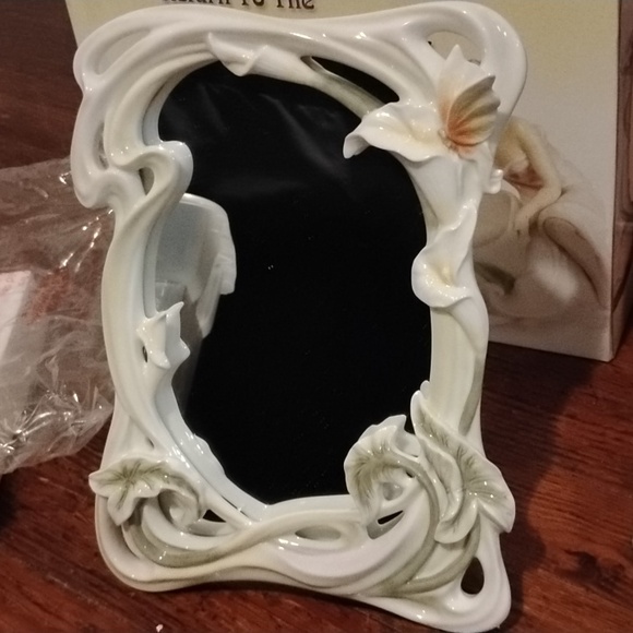 A unicorn studios mirror - Picture 5 of 12